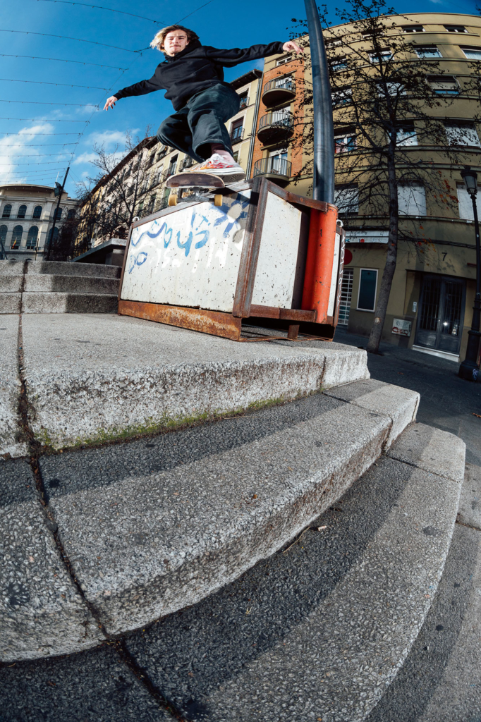 Felipe Bartolomé, Backside Smith grind, Madrid. Ph: Clement Le Gall