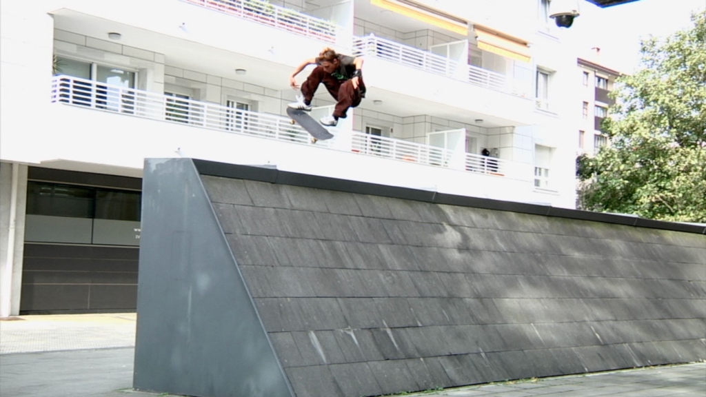 Free Skate Magazine ” Tom Barthélémy – 8 LEFT