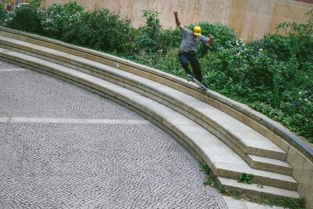 Lucas Amador, frontside tailslide pop-out. Ph. Dennis Scholz