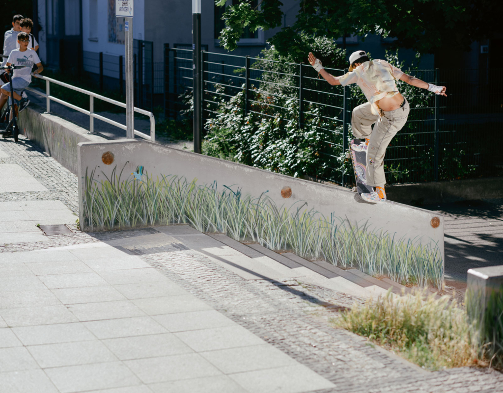 Deo Katunga, frontside bluntslide. Ph. Henrik Biemer