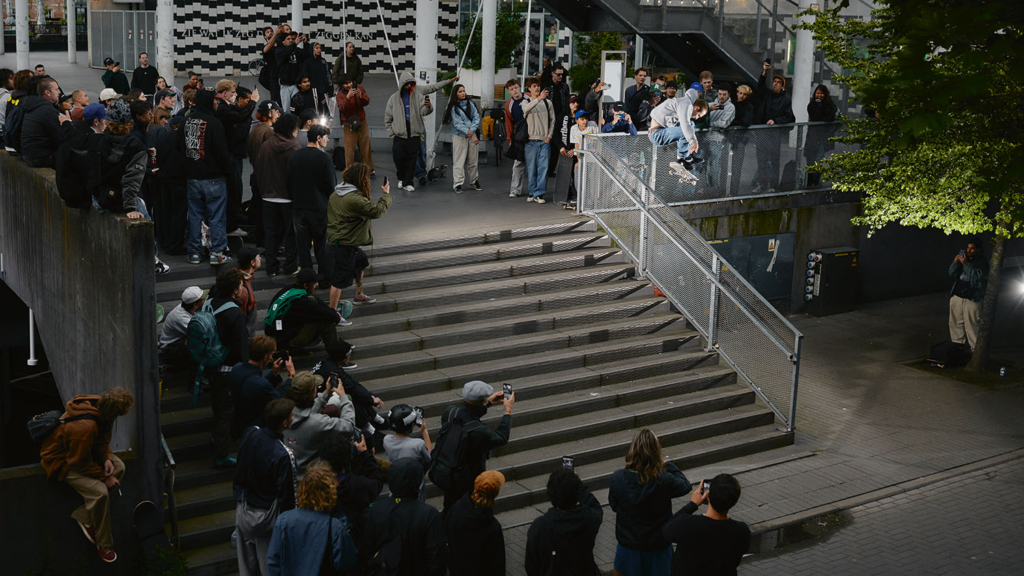 Eetu Toropainen Nike SB:n Euro-bussissa — backside 360 Milanossa
