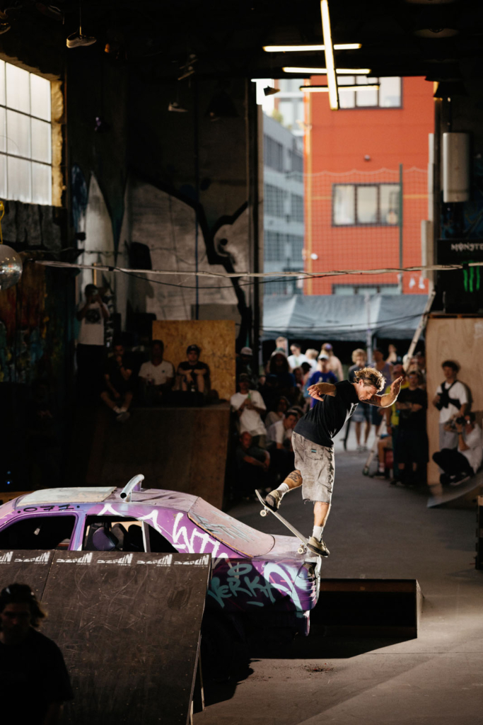 Barney Page, backside noseblunt slide. Ph: Rafski